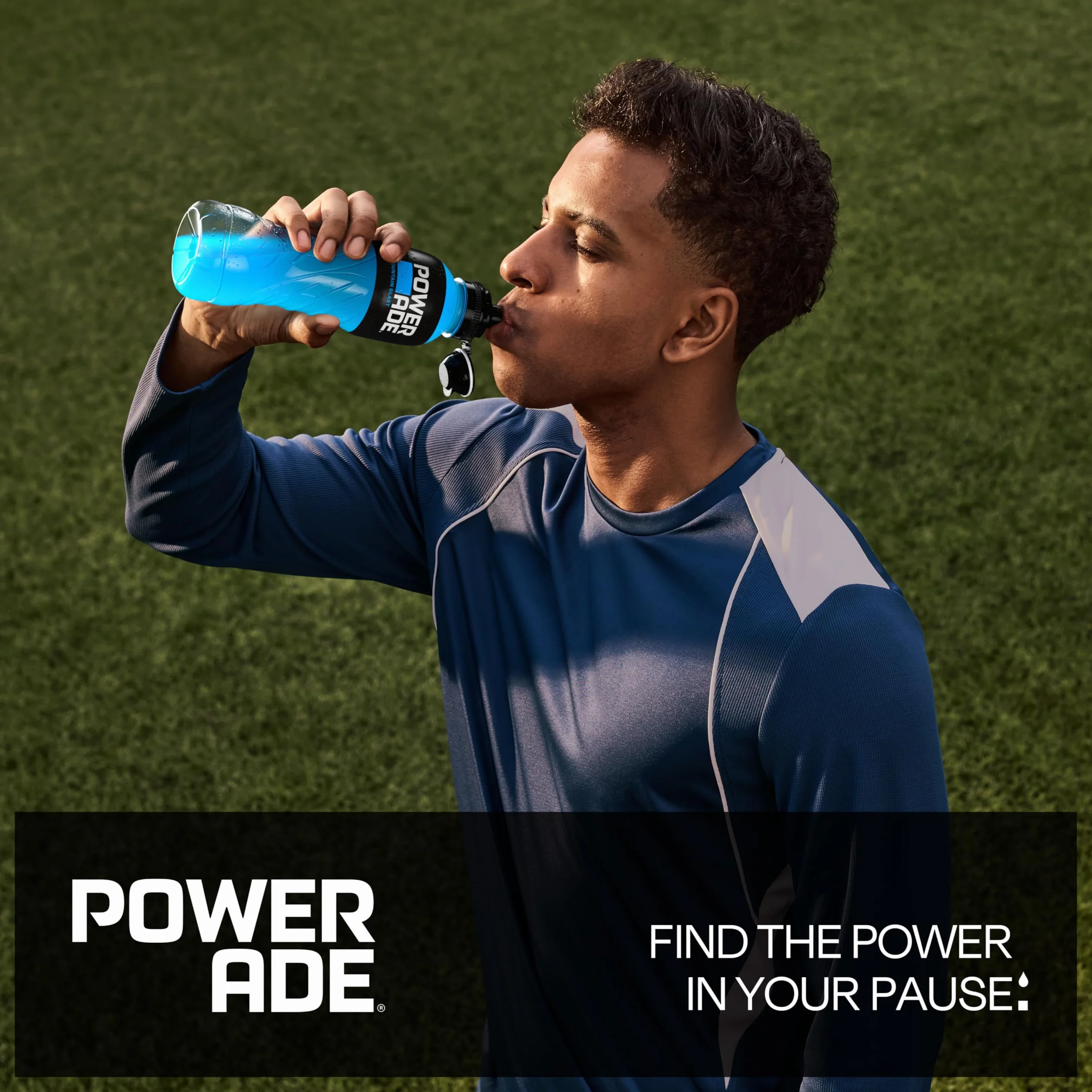 Powerade Sports Mountain Blast, kalorienarmes Sportgetränk mit Fruchtmix-Geschmack, mit Elektrolyten, Sport Drink in stylischen Einweg Flaschen (12 x 500 ml)