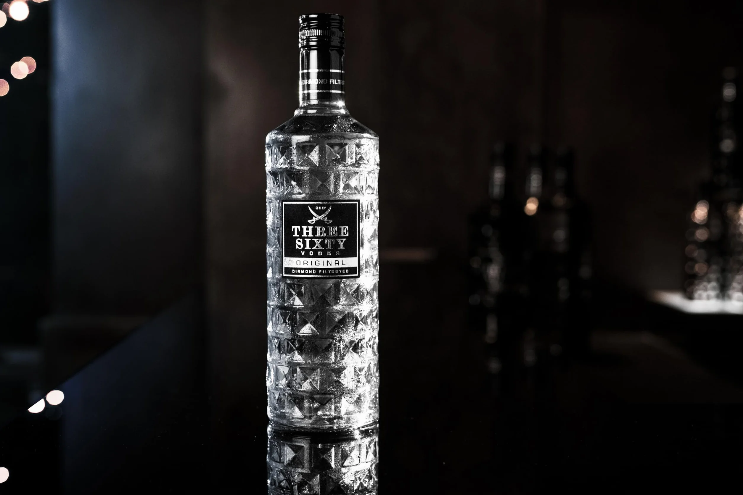 THREE SIXTY VODKA – ORIGINAL I 1l I Diamond filtrated Vodka I In der einzigartigen Facettenschliff-Flasche I 37,5 % vol.