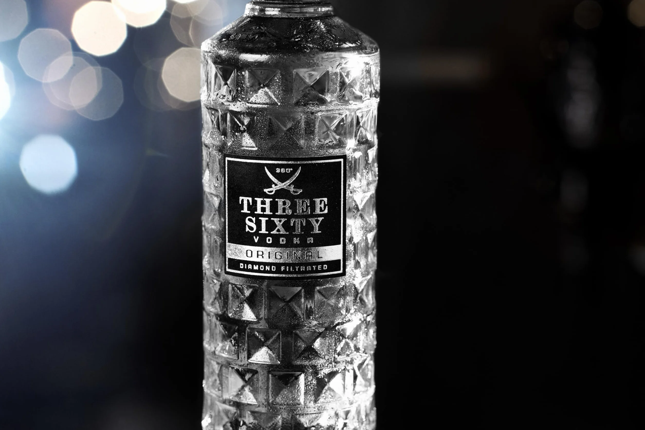 THREE SIXTY VODKA – ORIGINAL I 1l I Diamond filtrated Vodka I In der einzigartigen Facettenschliff-Flasche I 37,5 % vol.