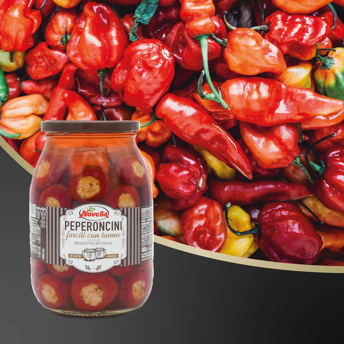 Novella PEPERONCINI FARCITI CON TONNO - Peperoni mit Thunfischfüllung - italienische Kirschpaprika - Antipasti-Vorspeise - fruchtig-scharf - 950 g im Glas
